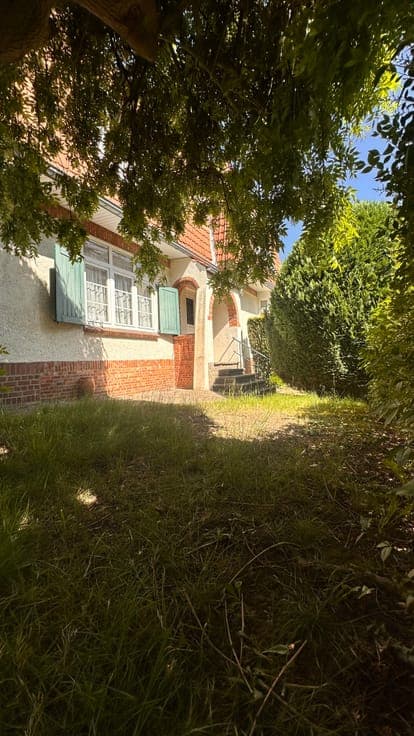 Charming Art Deco house with 3 bedrooms, garage and garden