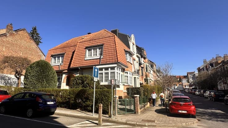 Charming Art Deco house with 3 bedrooms, garage and garden