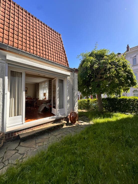 Charming Art Deco house with 3 bedrooms, garage and garden