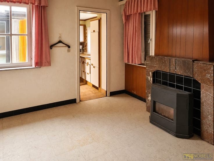 Te koop, volledig te renoveren woning met garage en tuin ...