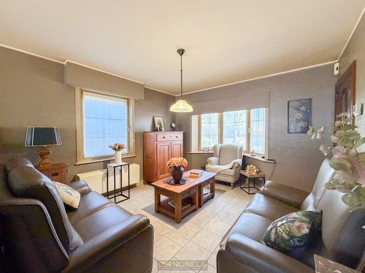 Te koop, Instapklare halfopen bebouwing met 3 slaapkamers...