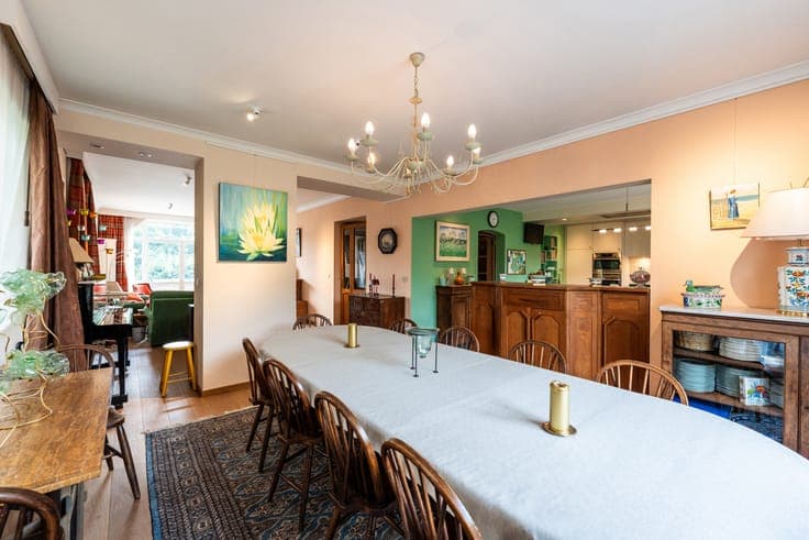 Spacious house (8 bed /3 bath) near Vandervelde metro
