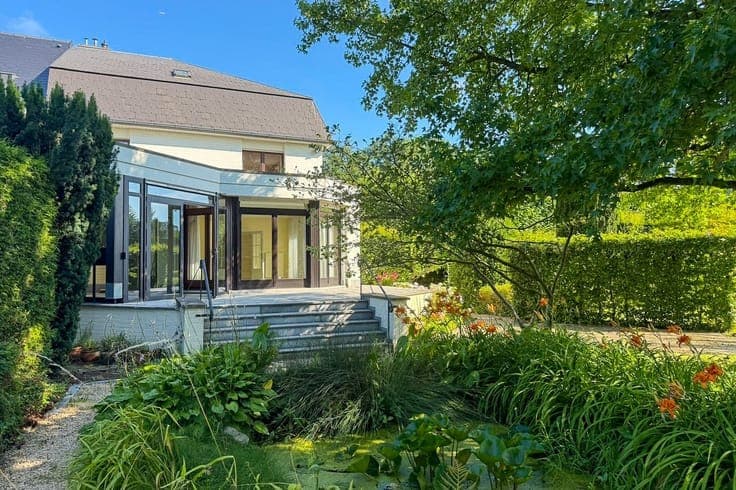 Charming house on two plots, beautifully landscaped, flower