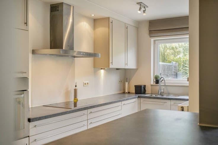 Spacious house ready to move in: 4 bedrooms, garage and larg