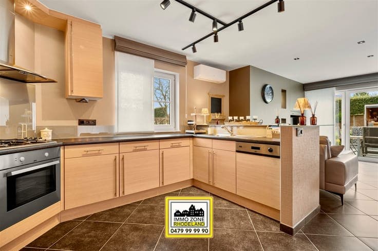 Beautiful home on a cul-de-sac near the market