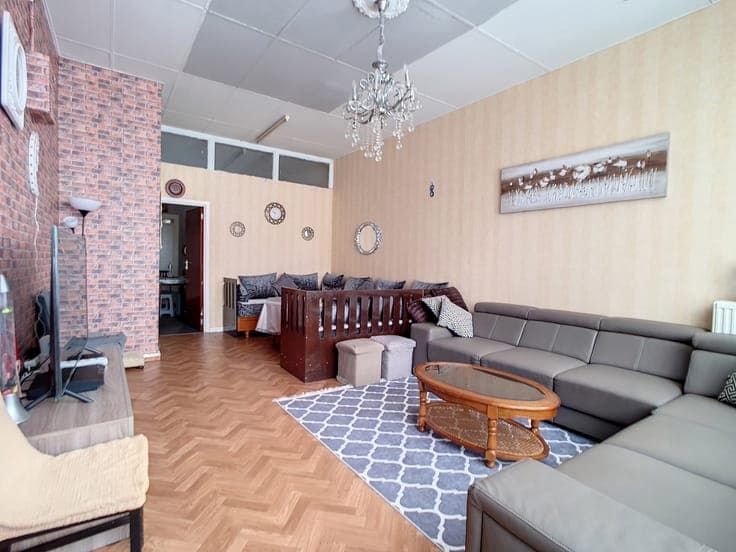Spacious House of ± 300 m² – 6 Bedrooms & Great Potential