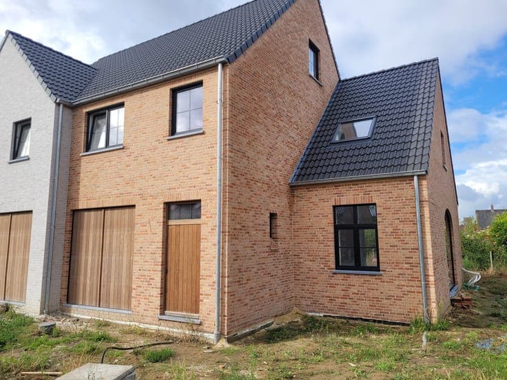 2 halfopen nieuwbouwwoningen in pastoriestijl met 3 slaap...