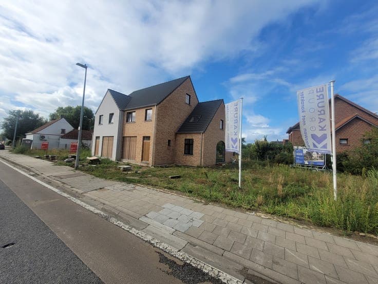 2 halfopen nieuwbouwwoningen in pastoriestijl met 3 slaap...