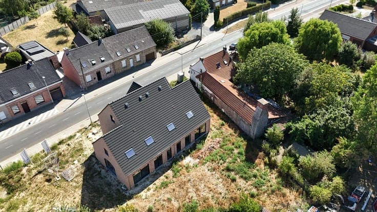 2 halfopen nieuwbouwwoningen in pastoriestijl met 3 slaap...