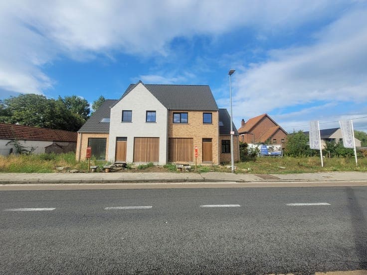 2 halfopen nieuwbouwwoningen in pastoriestijl met 3 slaap...