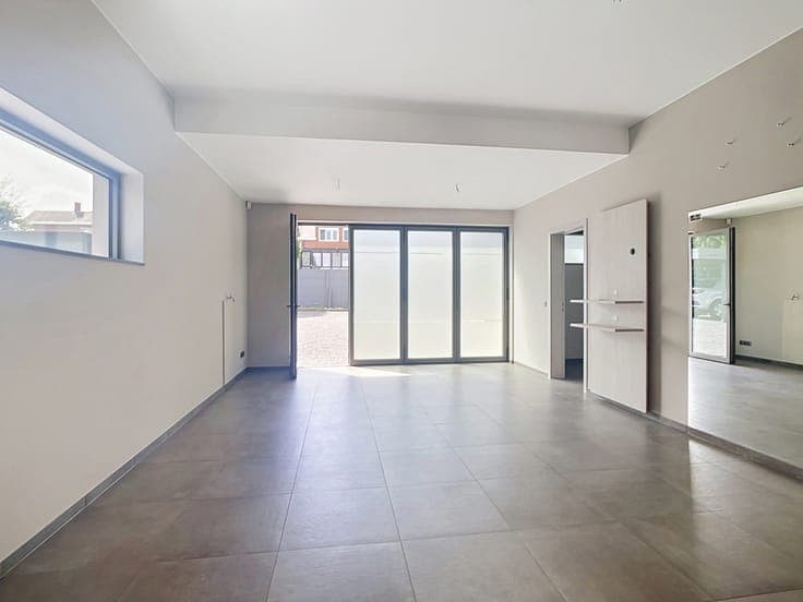 Mixed-use property offering a wide range of possibilities