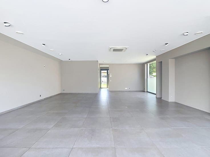 Mixed-use property offering a wide range of possibilities