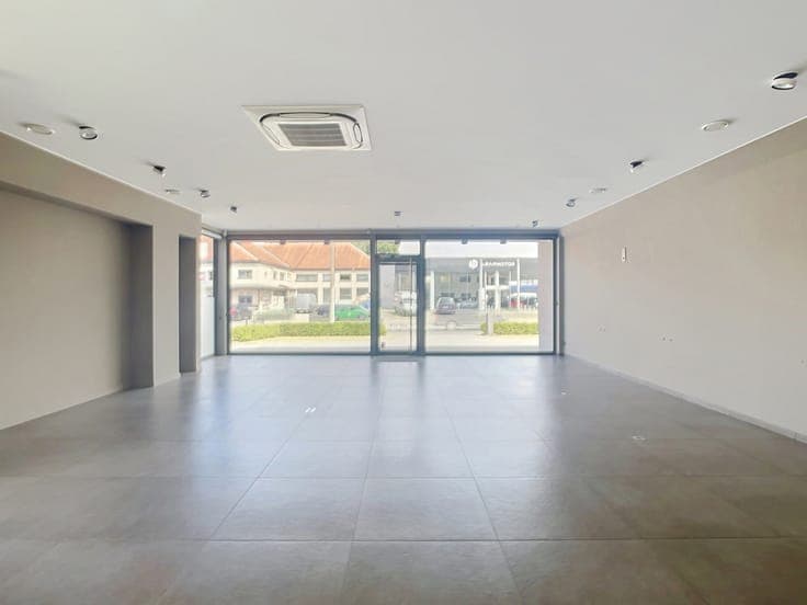 Mixed-use property offering a wide range of possibilities