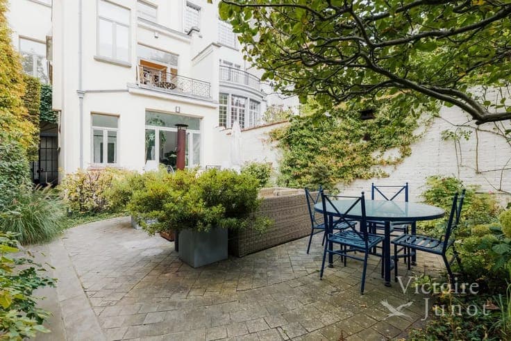Molière, magnificent private mansion with large south garden
