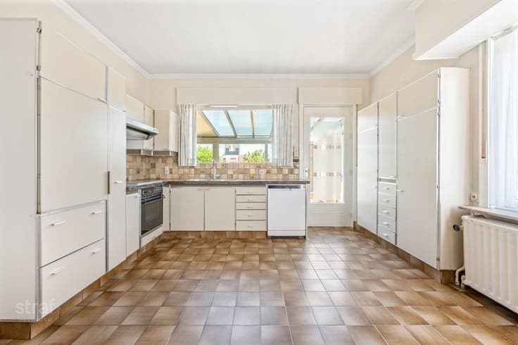 Ruime gezinswoning met grote tuin en tot vijf slaapkamers