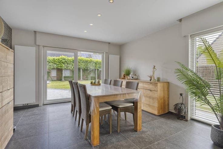 Come and discover this ready-to-move-in family home in Izege