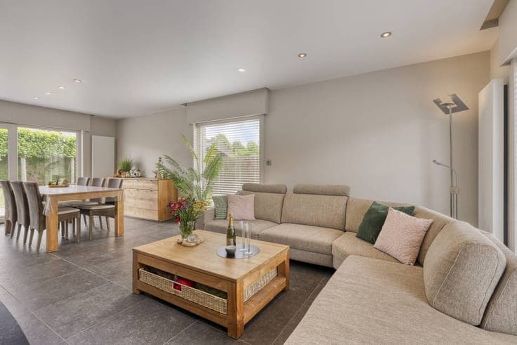 Come and discover this ready-to-move-in family home in Izege