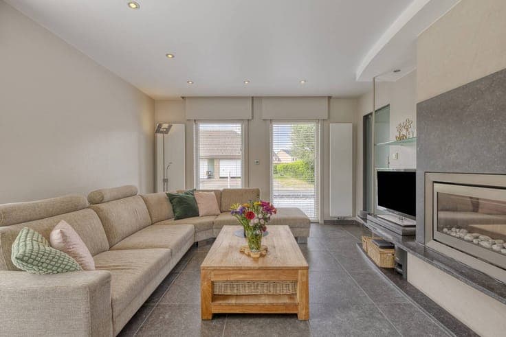 Come and discover this ready-to-move-in family home in Izege