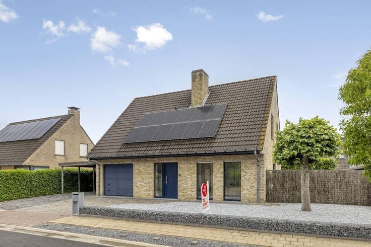 Come and discover this ready-to-move-in family home in Izege