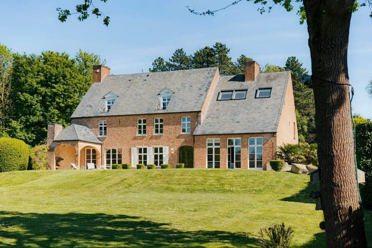Exceptional villa over 1000m² located on a plot of approxima