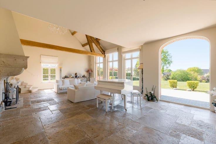 Exceptional villa over 1000m² located on a plot of approxima