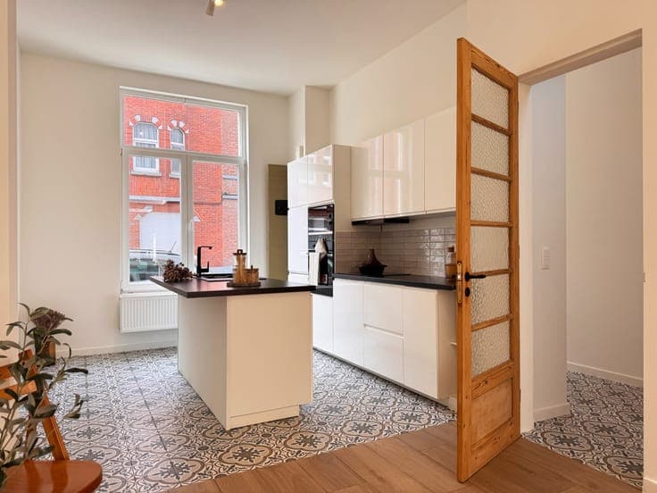 Groot huis met 3 slaapkamers, zolder en tuin te koop aan ...