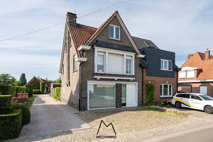 Knap gerenoveerde en goed onderhouden woning met zwembad!