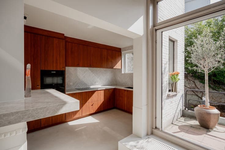 Renovated townhouse with south-facing garden