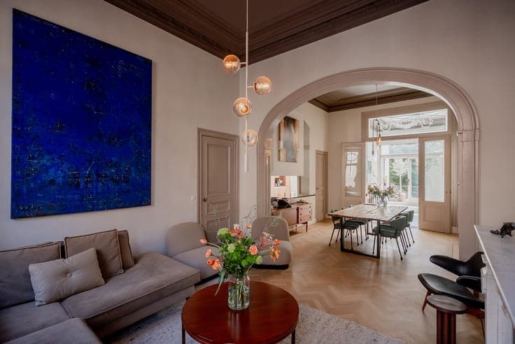Renovated townhouse with south-facing garden