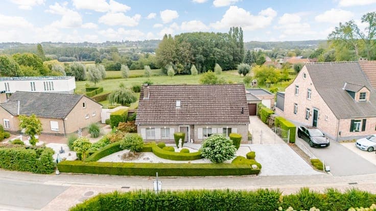 4-bedroom house with garden and garage for sale in Roosdaal