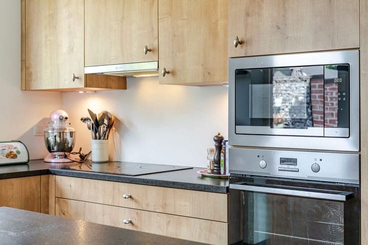 RECENT, ENERGY-EFFICIENT FAMILY HOME IN LIEVEGEM