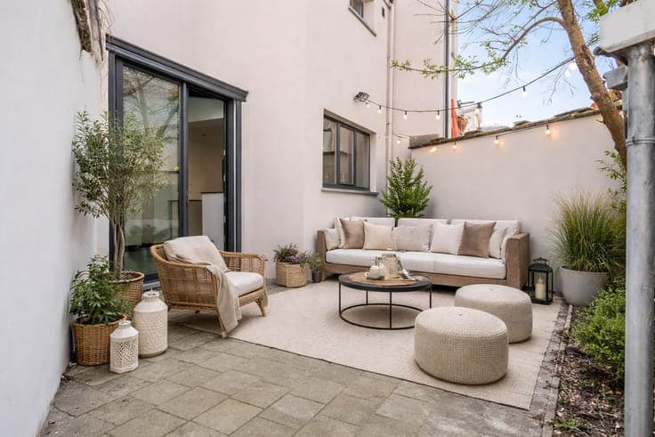 Move-in ready family home with garage & garden