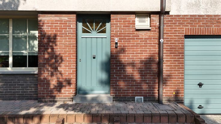 Stijlvolle, perfect instapklare half open bebouwing met o...