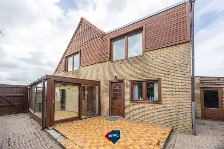 SEMI-DETACHED HOUSE WITH OPEN VIEWS