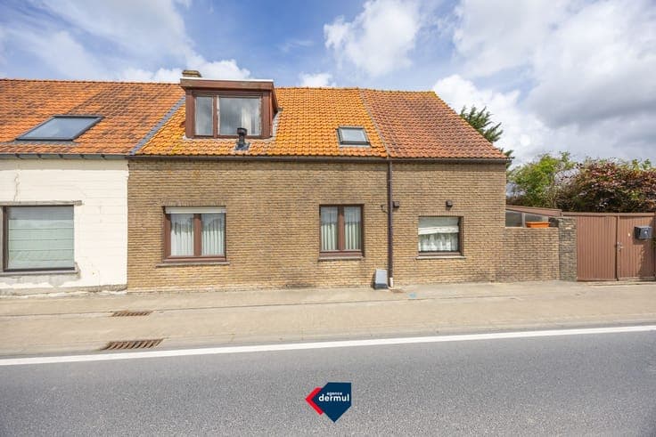 SEMI-DETACHED HOUSE WITH OPEN VIEWS