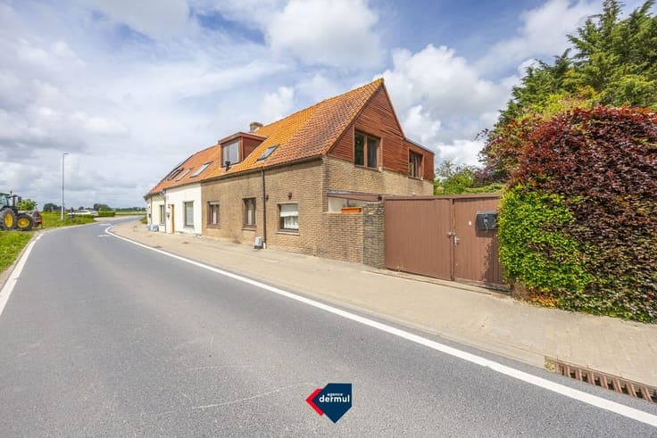SEMI-DETACHED HOUSE WITH OPEN VIEWS