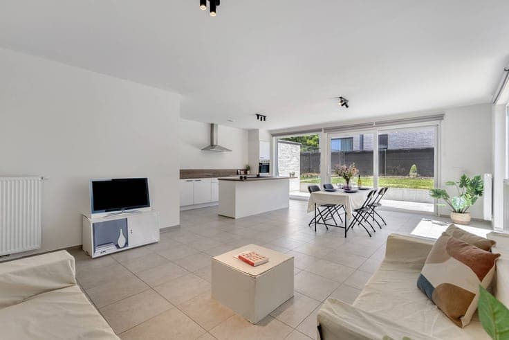 Semi-detached new-build home for sale in the center of Anzeg