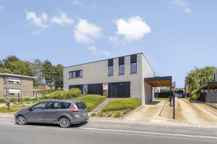 Semi-detached new-build home for sale in the center of Anzeg