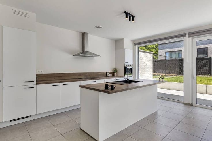 Semi-detached new-build home for sale in the center of Anzeg