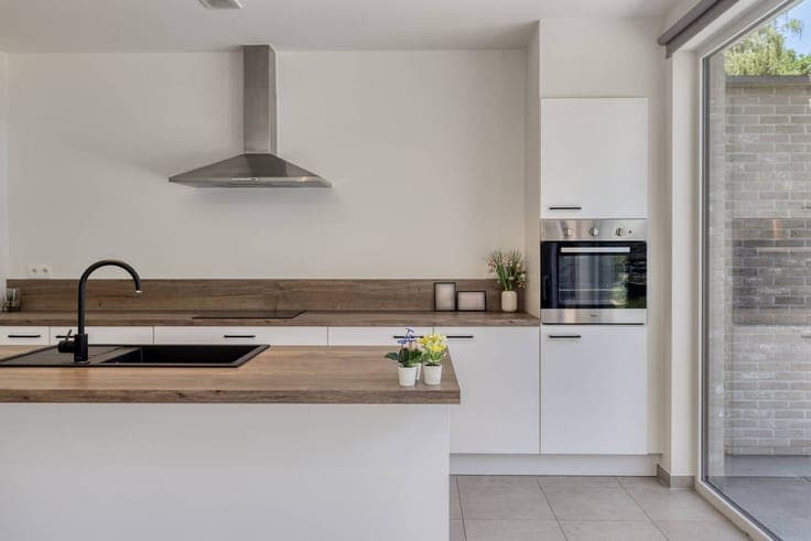 Semi-detached new-build home for sale in the center of Anzeg