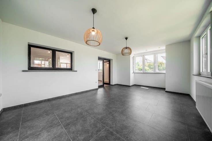 Sale - Villa Le Roeulx - 500,000 €