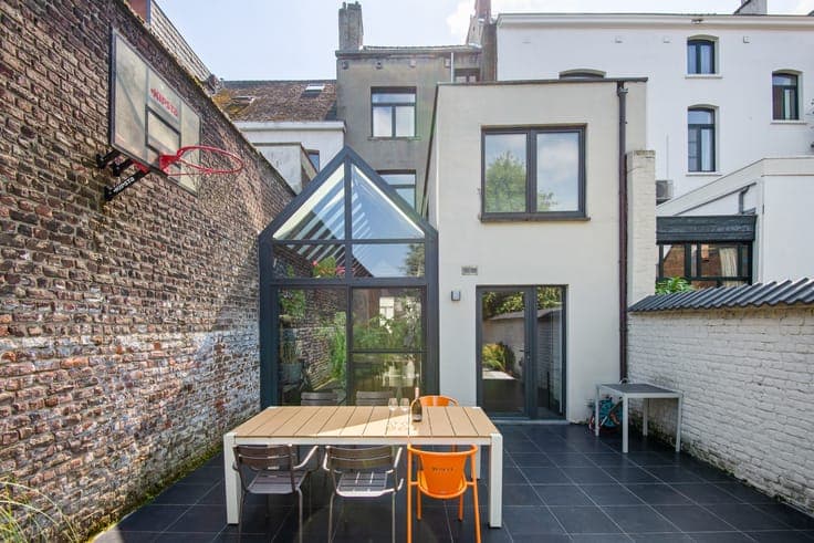 Characterful 5-bedroom townhouse for sale in Vilvoorde