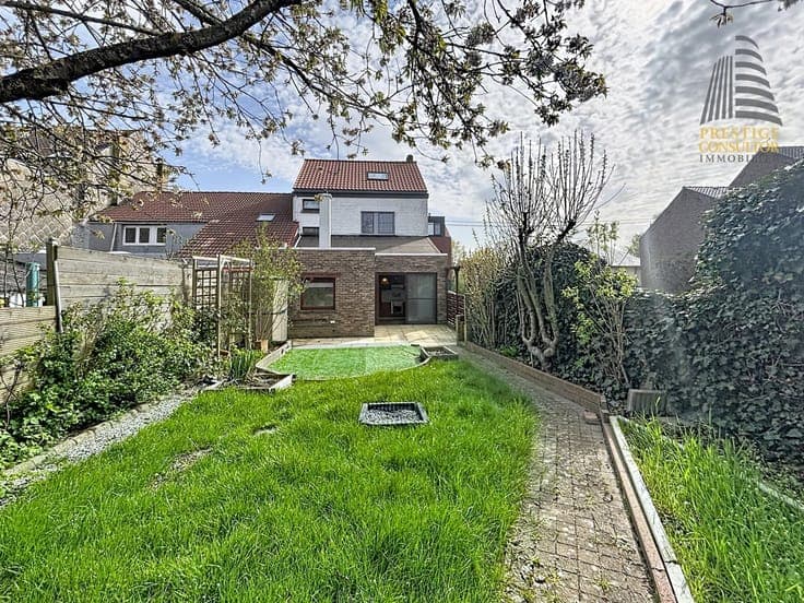 BEAUTIFUL 4-BEDROOM SINGLE-FAMILY HOME WITH A GARDEN !!!