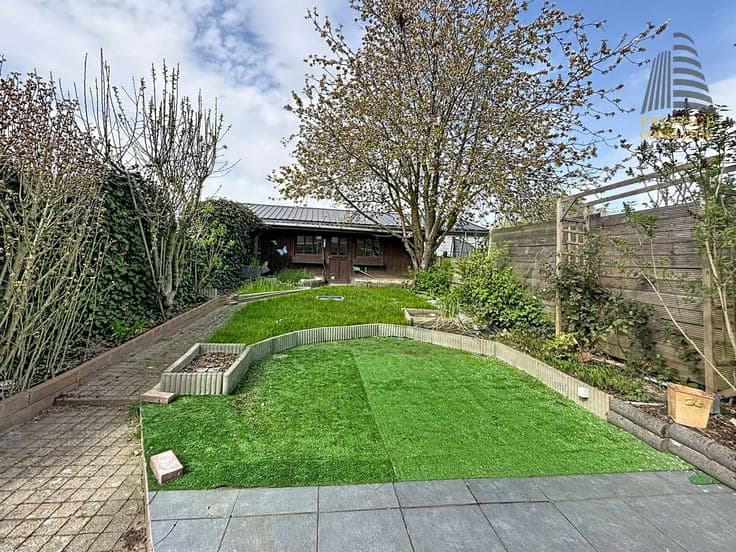BEAUTIFUL 4-BEDROOM SINGLE-FAMILY HOME WITH A GARDEN !!!