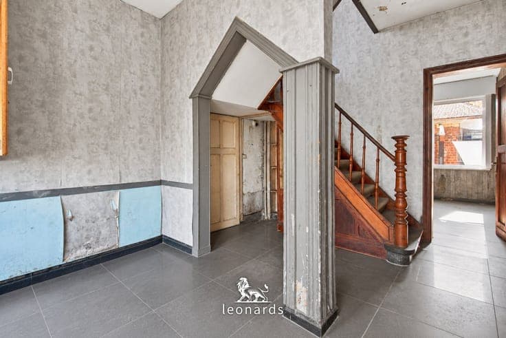 Semi-detached home to renovate in a prime Anzegem location
