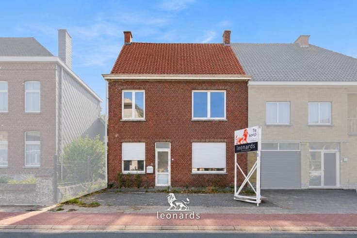 Semi-detached home to renovate in a prime Anzegem location