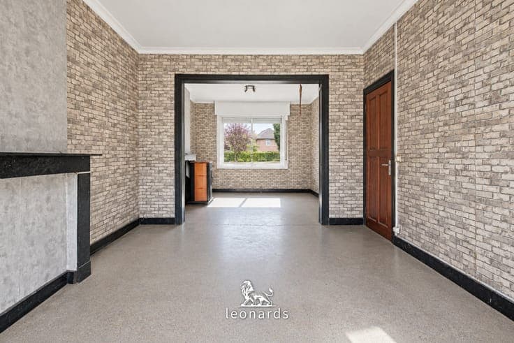 Semi-detached home to renovate in a prime Anzegem location