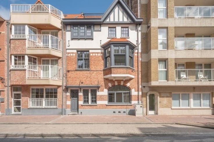 Luxueus afgewerkte nieuwbouwwoning met 4 slaapkamers op e...