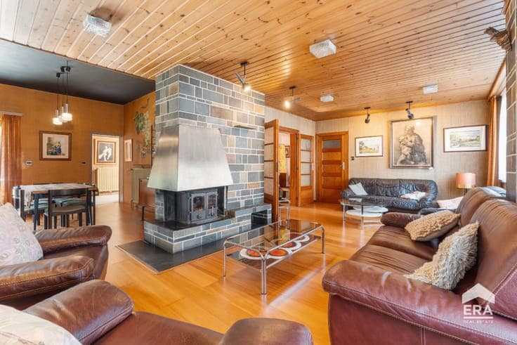 Spacious 5-bedroom house in Beersel