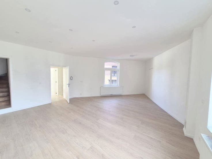 Fully Renovated Single-Family +/-125m²